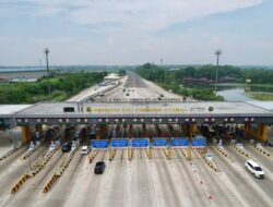 KM 55-61 Arah Cikampek Jalan Tol Jakarta-Cikampek Mulai Diberlakukan Contraflow